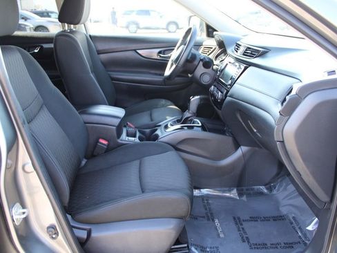 Used 2019 Nissan Rogue SV image 19