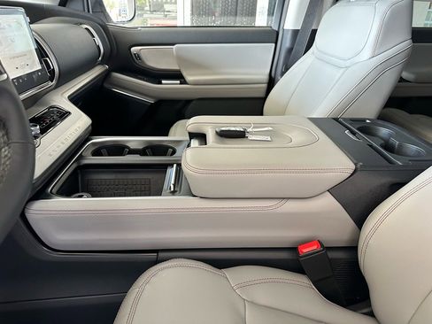 New 2025 Ford Expedition Active image 20