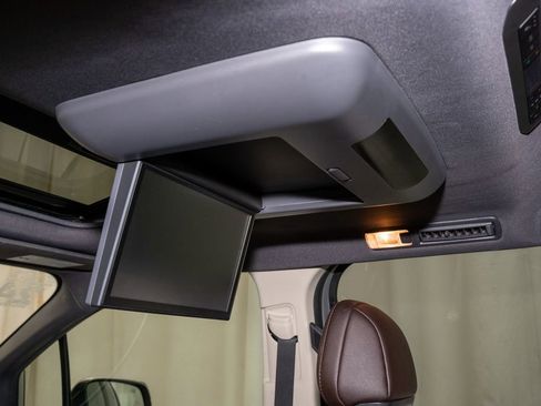 Used 2024 Toyota Sienna Platinum image 9