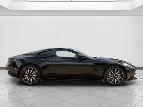 Used 2021 Aston Martin DB11 Coupe image 9