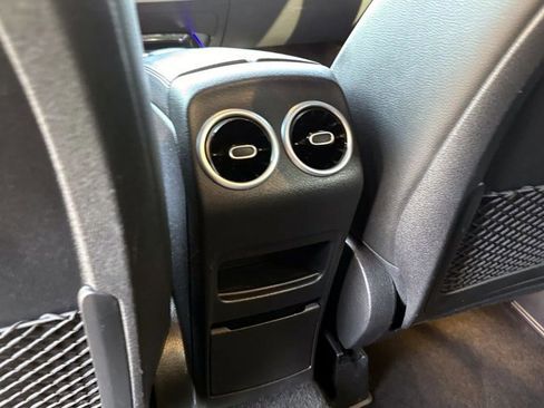 Used 2021 Mercedes-Benz GLB 250 image 16