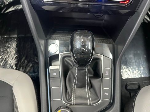 New 2025 Volkswagen Taos SE image 15