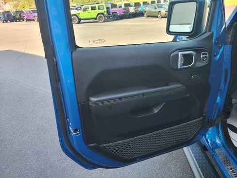 Used 2024 Jeep Wrangler Unlimited Sahara w/ Technology Group AWD/4WD image 10