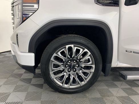 Used 2023 GMC Sierra 1500 Denali Ultimate AWD/4WD image 9