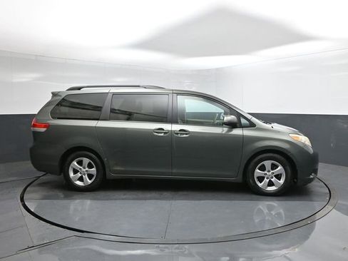 Used 2013 Toyota Sienna LE FWD image 26