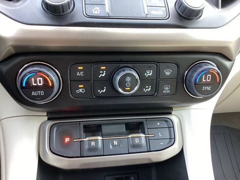 Used 2022 GMC Acadia Denali w/ Denali Technology Package AWD/4WD image 65