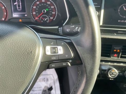 Used 2019 Volkswagen Jetta SE w/ Cold Weather Package image 17