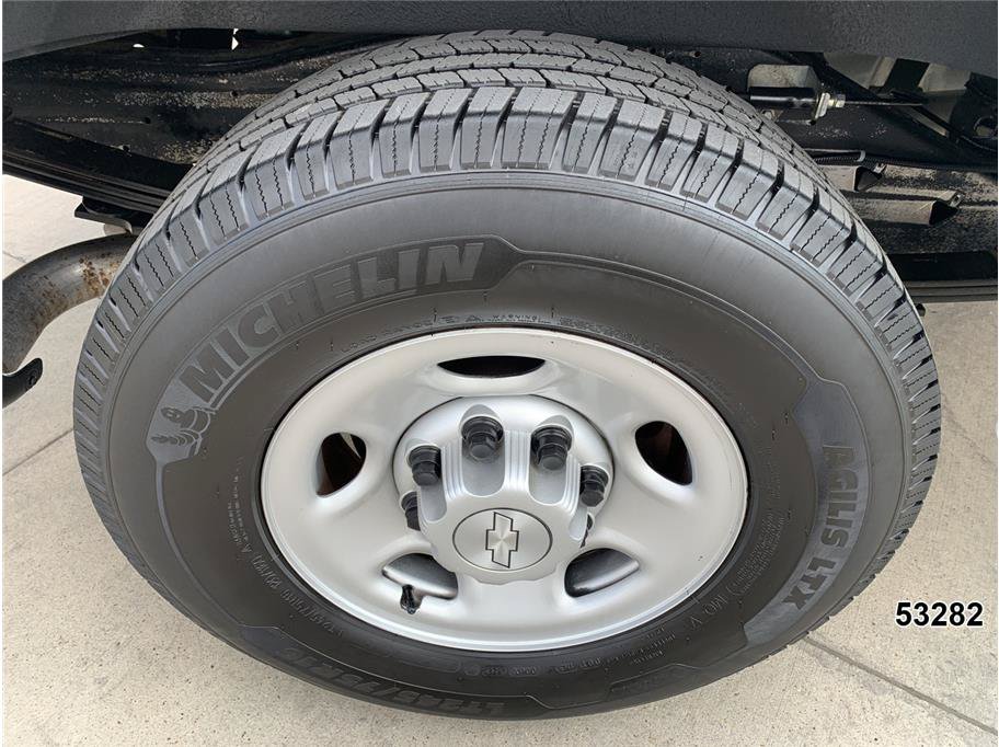 Used 2020 Chevrolet Express 2500 RWD image 24