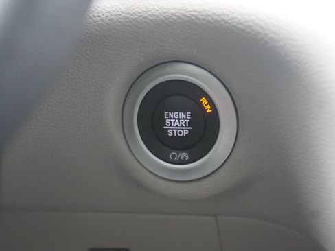 Used 2024 Chrysler Pacifica Touring-L FWD image 22