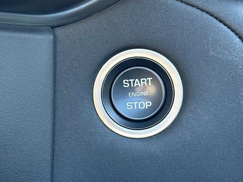 Used 2025 Land Rover Range Rover Velar Dynamic SE image 21