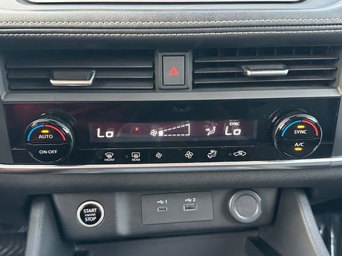 Used 2023 Nissan Rogue SV image 36