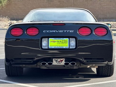 Used 2004 Chevrolet Corvette Coupe w/ Preferred Equipment Group RWD image 12