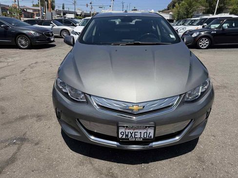 Used 2017 Chevrolet Volt LT w/ Comfort Package FWD image 2