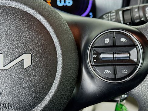 Used 2025 Kia Soul LX image 14