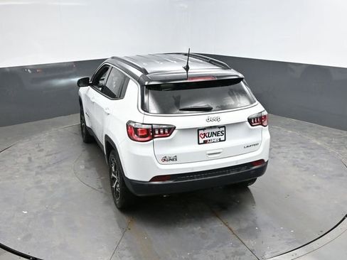 Used 2025 Jeep Compass Limited image 41