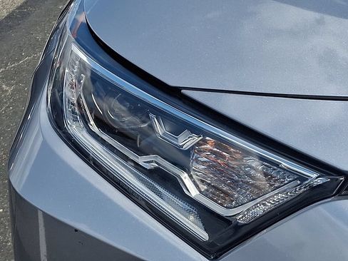 Certified 2021 Toyota RAV4 XLE w/ Convenience Package AWD/4WD image 9