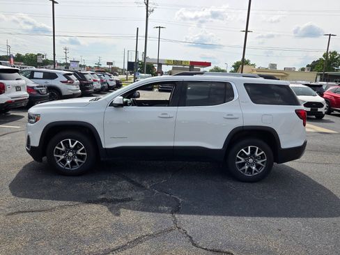 Used 2023 GMC Acadia SLT AWD/4WD image 4