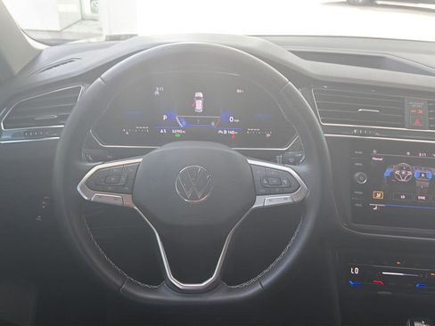 Certified 2023 Volkswagen Tiguan SE FWD image 18