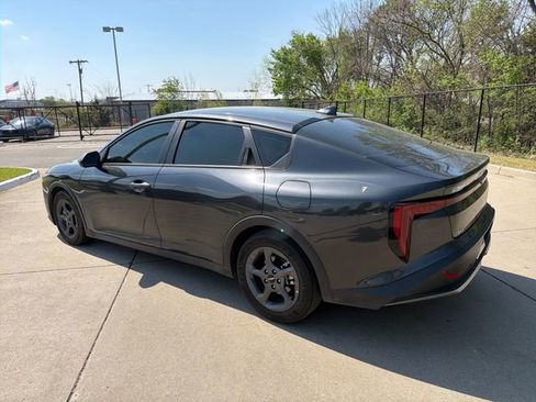 Used 2025 Kia K4 LXS image 3