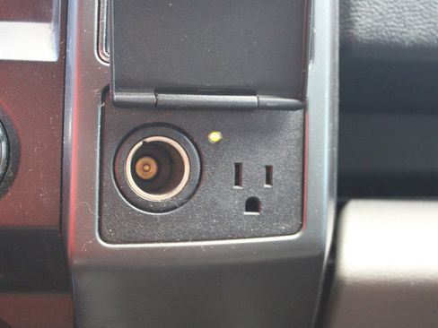 Used 2018 Ford F150 XLT w/ Equipment Group 302A Luxury image 17