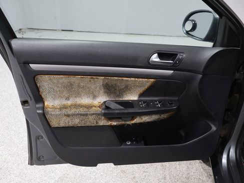 Used 2010 Volkswagen Jetta S image 12