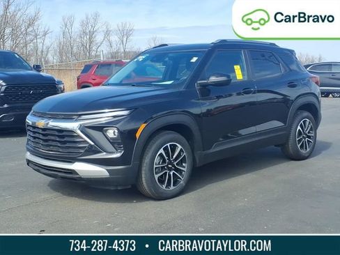 Used 2024 Chevrolet TrailBlazer LT FWD image 1