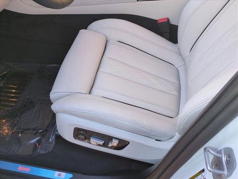 Used 2026 BMW X5 xDrive40i w/ Premium Package AWD/4WD image 4