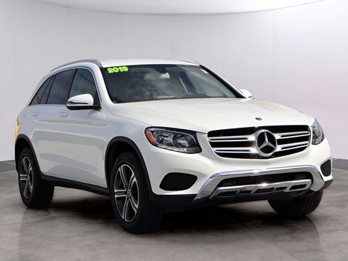 Used 2019 Mercedes-Benz GLC 300 4MATIC image 3