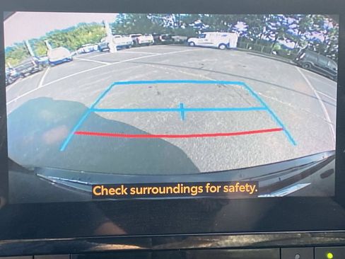 Used 2023 Toyota Highlander XLE FWD image 38