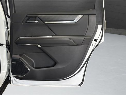 Used 2025 GMC Acadia Elevation image 39