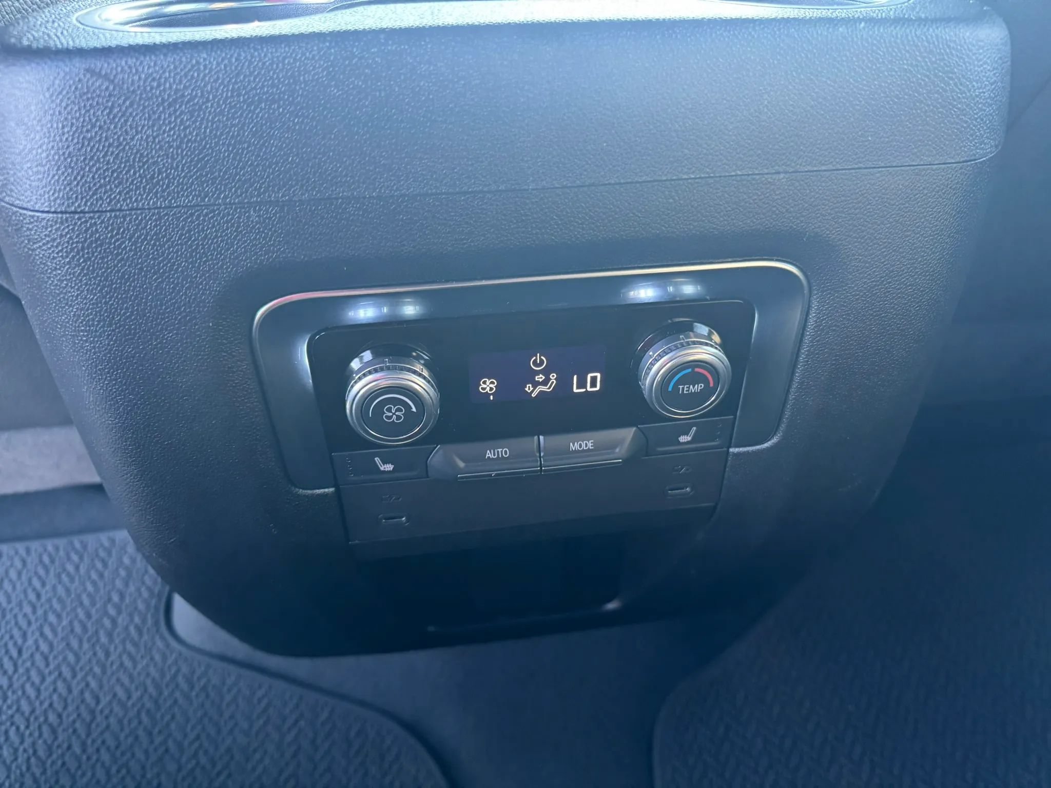 Used 2025 GMC Yukon Denali AWD/4WD image 7