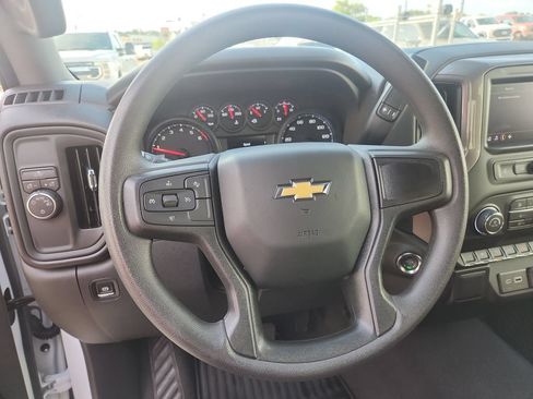 Used 2026 Chevrolet Silverado 1500 Custom w/ LPO, Dark Essentials Package RWD image 18