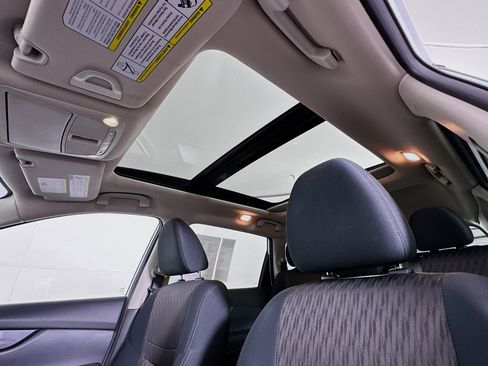 Used 2018 Nissan Rogue SV w/ Sun & Sound Touring Package image 25