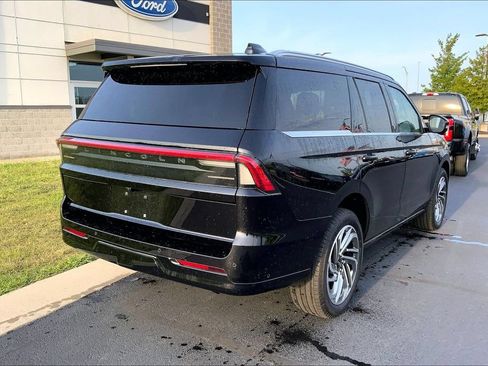 Used 2025 Lincoln Navigator Reserve AWD/4WD image 6