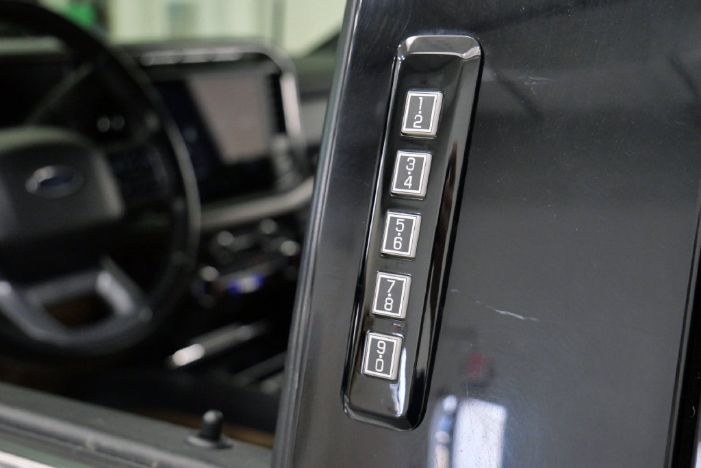 Used 2023 Ford F250 Lariat w/ Chrome Package AWD/4WD image 17