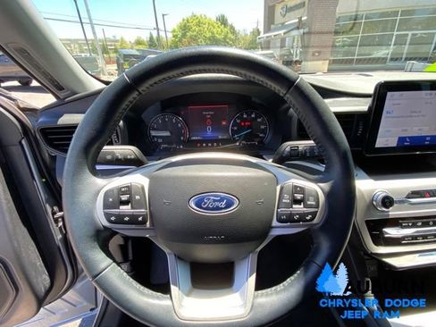 Used 2022 Ford Explorer XLT AWD/4WD image 35