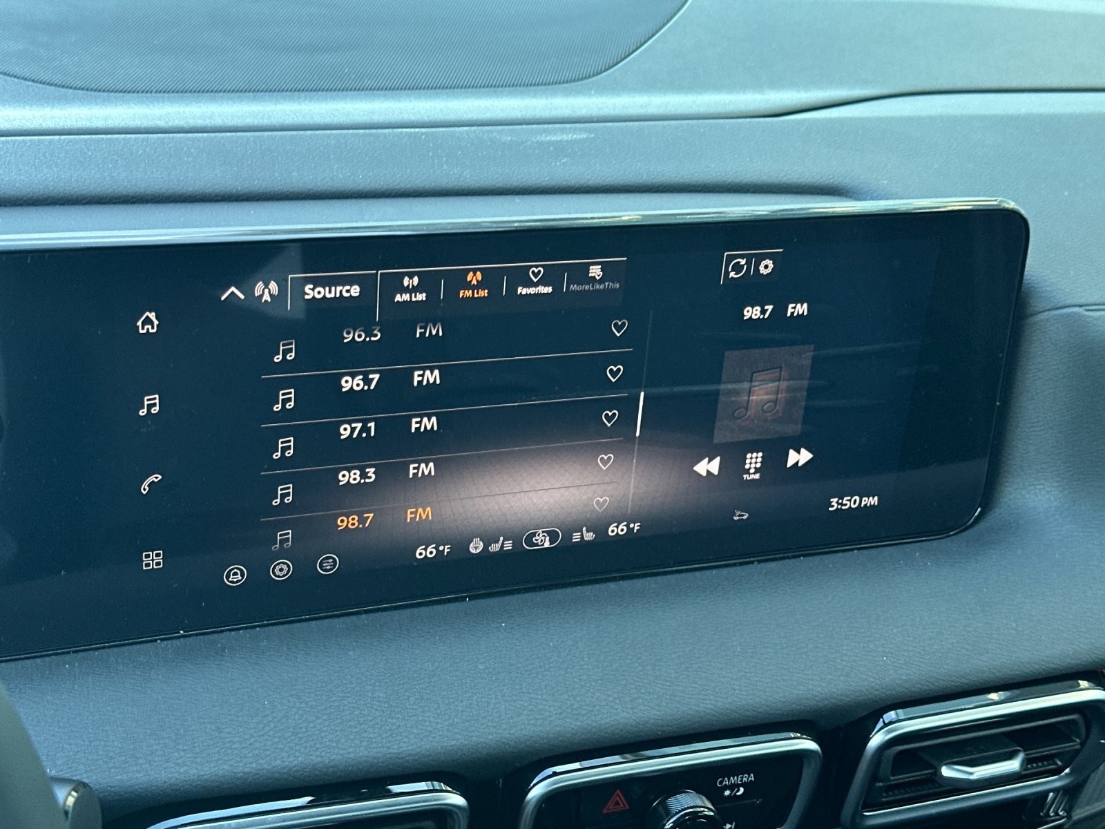 New 2026 Nissan Sentra SR w/ SR Premium Package FWD image 17
