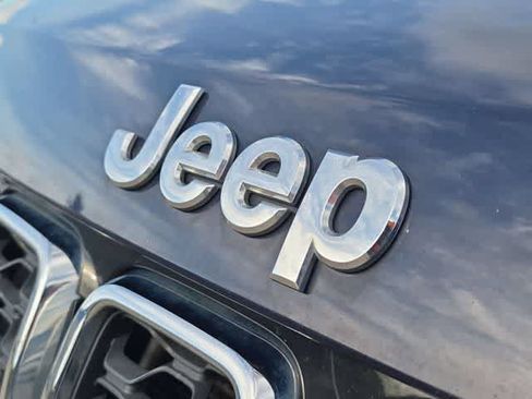 Used 2017 Jeep Grand Cherokee Limited AWD/4WD image 12