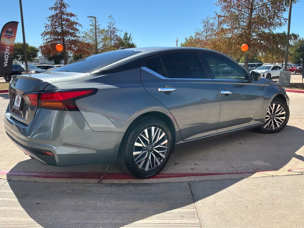 Used 2025 Nissan Altima 2.5 SV FWD image 6