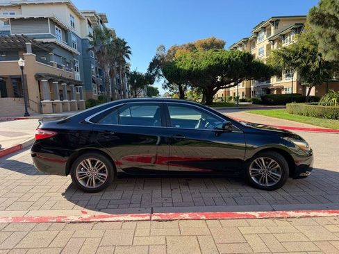 Used 2017 Toyota Camry SE FWD image 8
