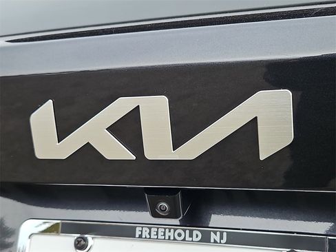 Certified 2025 Kia Sorento LX image 31