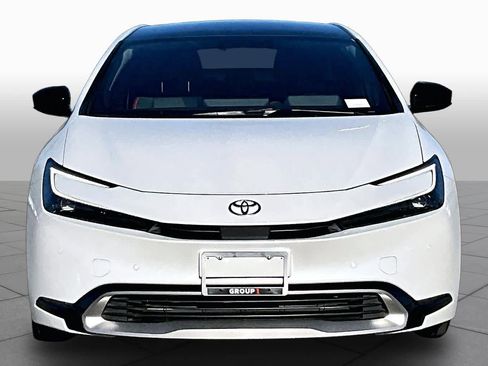 Used 2023 Toyota Prius Prime Premium FWD image 3