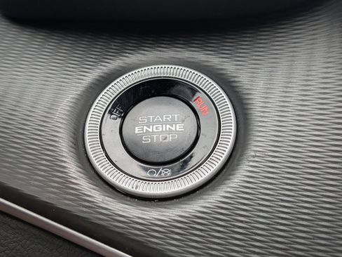 Used 2025 Jeep Grand Cherokee Altitude RWD image 10