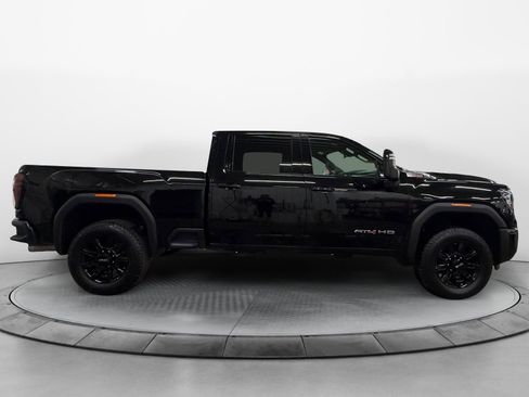 Used 2025 GMC Sierra 2500 AT4 AWD/4WD image 2
