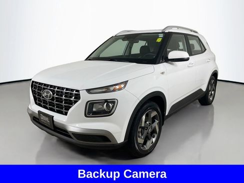 Used 2023 Hyundai Venue SEL image 4