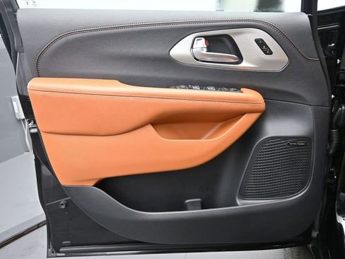New 2026 Chrysler Pacifica Pinnacle AWD/4WD image 12