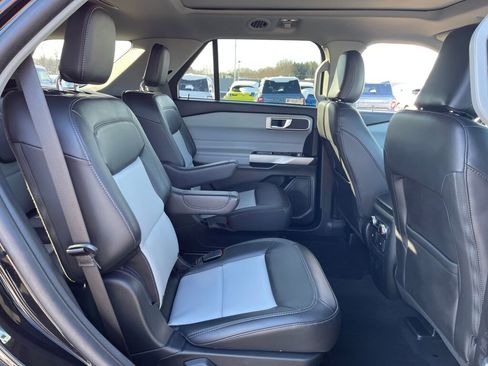 Used 2023 Ford Explorer XLT w/ Equipment Group 202A image 22