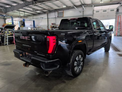 Used 2024 GMC Sierra 2500 Denali w/ Technology Package AWD/4WD image 3