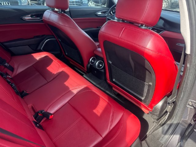 Used 2018 Alfa Romeo Giulia AWD image 31