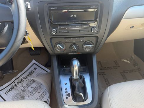 Used 2014 Volkswagen Jetta SE FWD image 12